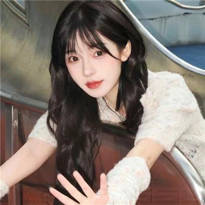 她比月光更耀眼